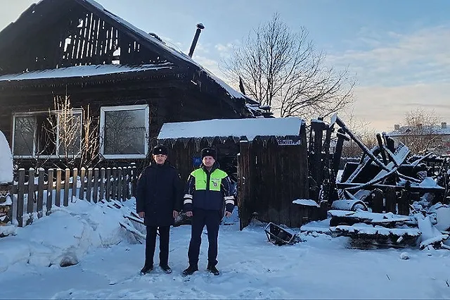 Свердловские полицейские спасли жизнь семье, которая чуть не погибла во время пожара