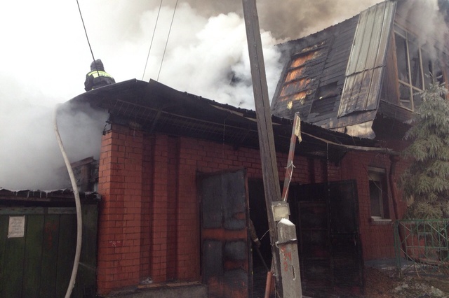 Парализованный дедушка пережил пожар в горящем доме