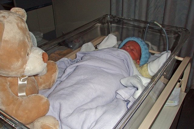 Брошенную в лесу под Челябинском девочку Кристину выписывают из больницы