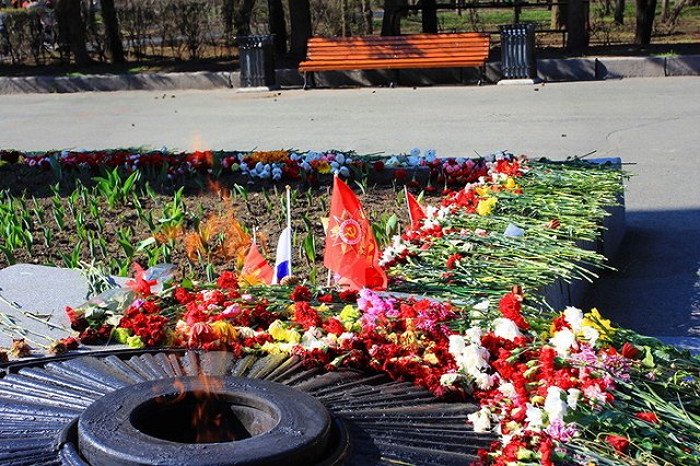 Подросткам, от скуки бросившим венок в очаг Вечного огня, вынесли приговор