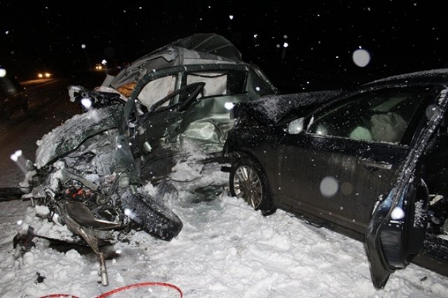 В ДТП с четырьмя машинами погибли 2 человека