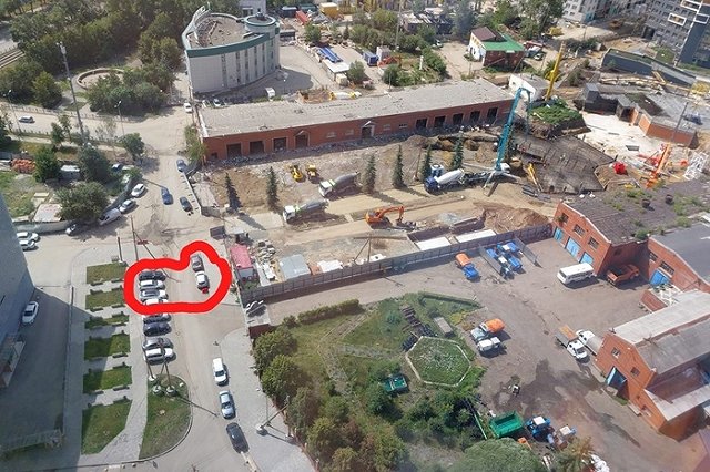 Жители ЖК комфорт-класса на Ботанике просят избавить их от проезда строительной техники