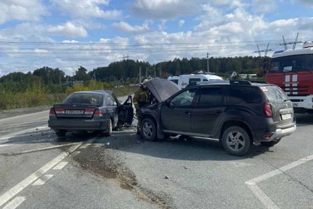 Пострадали 6 человек: на ЕКАД столкнулись две иномарки