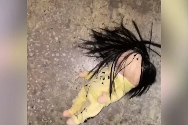 Известная блогер провела странный ритуал в подъезде, где живет её бывший