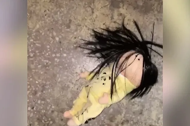 Известная блогер провела странный ритуал в подъезде, где живет её бывший