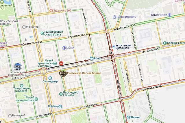 В центре Екатеринбурга образовалась огромная пробка