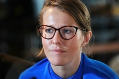 Собчак заставили раздеться в аэропорту