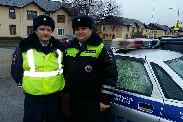 Инспекторы ДПС спасли беременность пассажирки маршрутки в Верхней Пышме