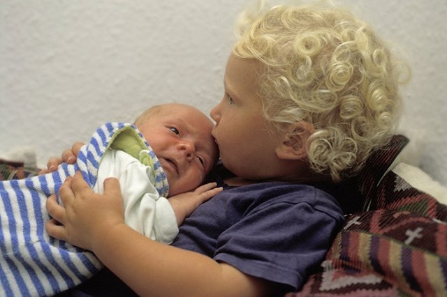 Очередной младенец заморожен в холодильнике матерью в Свердловской области