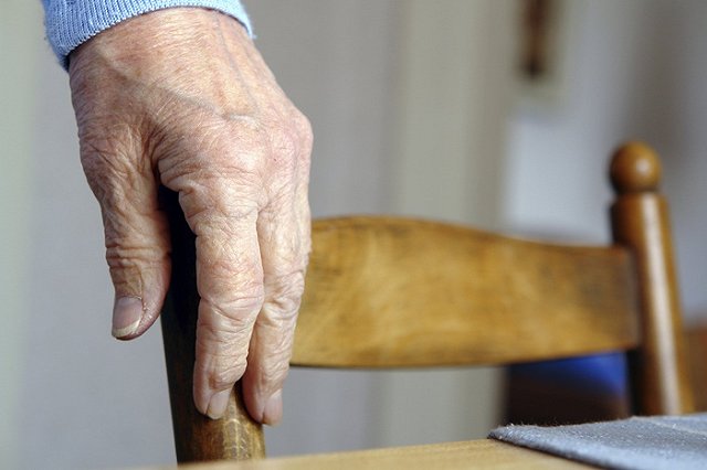 Пенсионер из Екатеринбурга скитается по Владивостоку (ФОТО)