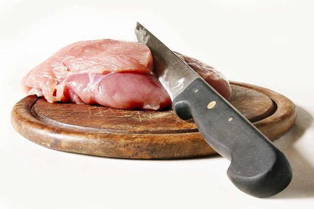 Уволен повар, шутки ради кормивший веганов мясом