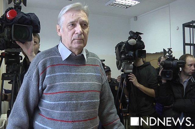 Пенсионер, сбросивший на голову женщине с балкона балку, остался на свободе