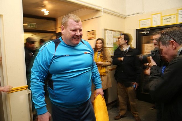 Поевшему во время матча вратарю предложили работать дегустатором пирогов