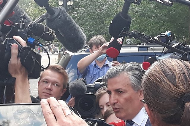 Адвокат Ефремова открестился от своих слов про инсульт актёра, обвинив СМИ во лжи