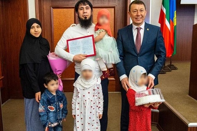 В Татарстане подал в отставку глава района, подаривший квартиру семье мигрантов