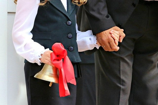 Названа примерная сумма, которую придется потратить екатеринбуржцам на школьную форму