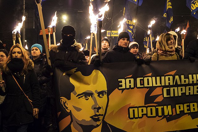 Чешского президента удивило молчание ЕС по факельному шествию в Киеве