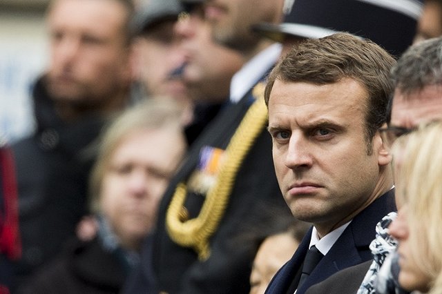 Против Макрона выступили противники однополых браков