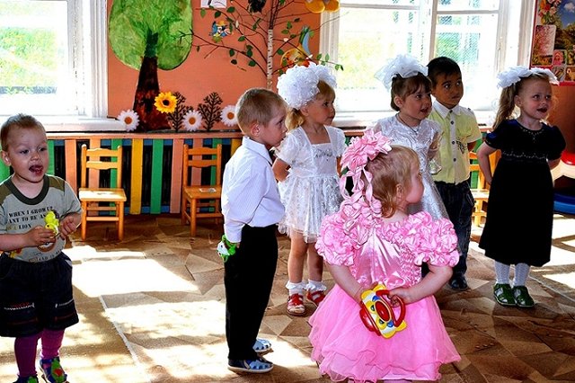 Поздравить «вторых мам» спешат все детсадовцы Екатеринбурга