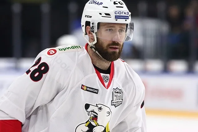 Скончалась жена нападающего челябинского «Трактора» Максима Якуцени