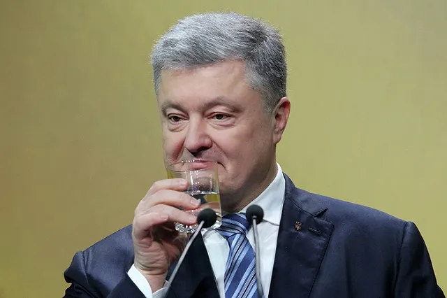 Порошенко поручил проверить госслужащих на наличие родственников в России