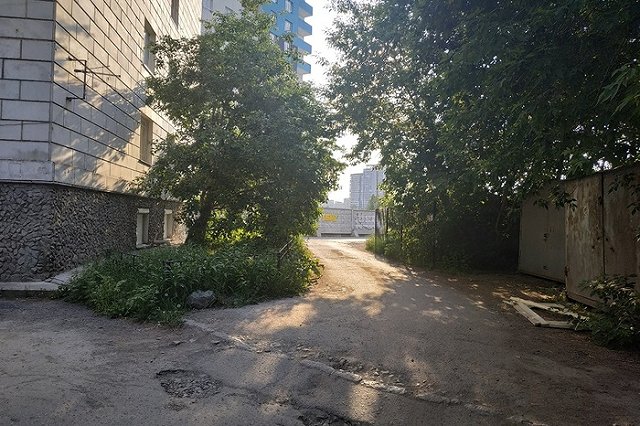 В ГИБДД прокомментировали «территориальный» конфликт между пешеходом и водителем на Просторной