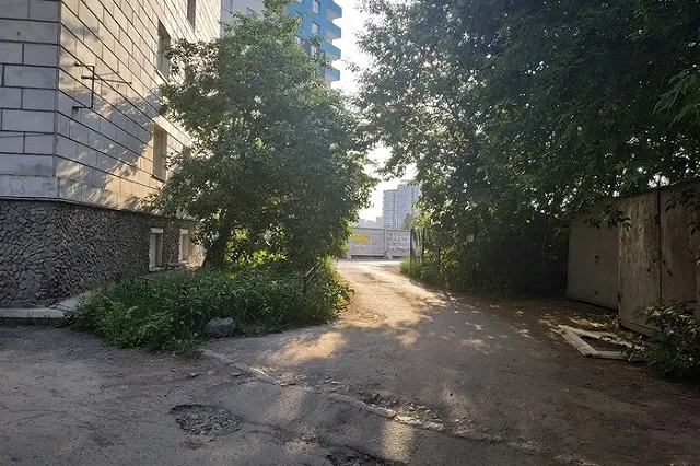 В ГИБДД прокомментировали «территориальный» конфликт между пешеходом и водителем на Просторной