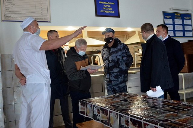 ГУФСИН опровергло, что осужденным екатеринбургской колонии не докладывают мяса