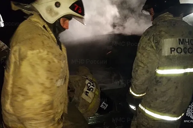 В Екатеринбурге девушка по приказу мошенников подожгла дорогой внедорожник