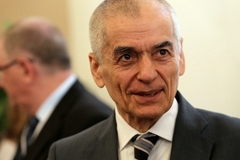 Потребители просят проверить Онищенко на профпригодность