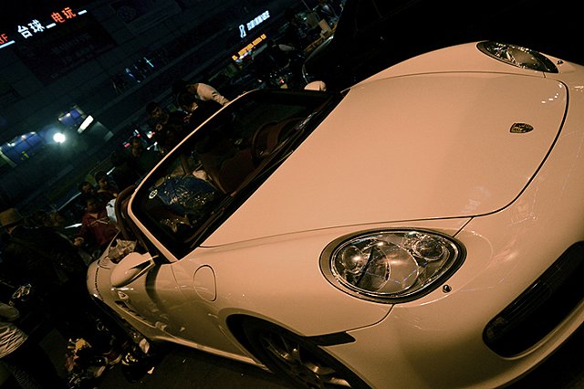 Екатеринбургский бизнесмен лишился спорткара за долги банку