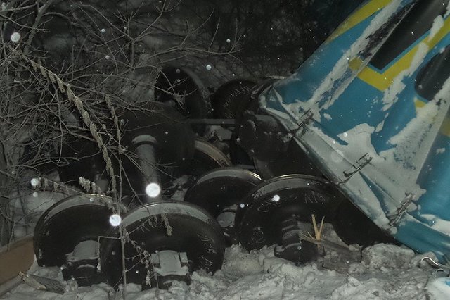 На ЕКАД фура съехала в кювет