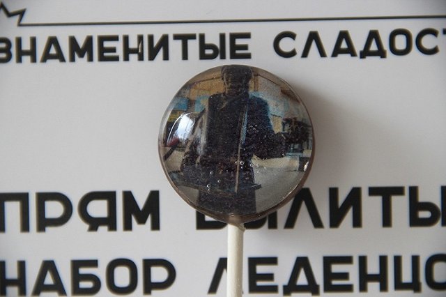 В Екатеринбурге открылась уникальная выставка фотографий на леденцах