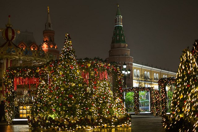 51% россиян одобряет длительные «новогодние каникулы», 39% - нет