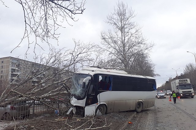 Водитель автобуса погиб на Объездной
