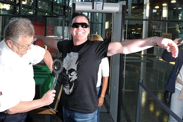 Модный ресторатор Екатеринбурга усиливает охрану после стрельбы в своем баре