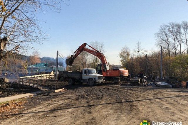 Мэрия: Реконструируемый мост через реку Исток в Кольцово сдадут в срок