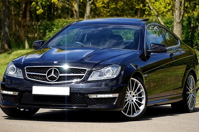 Свердловчанин отсудил у колонии больше 270 тысяч за плохо покрашенный Mercedes