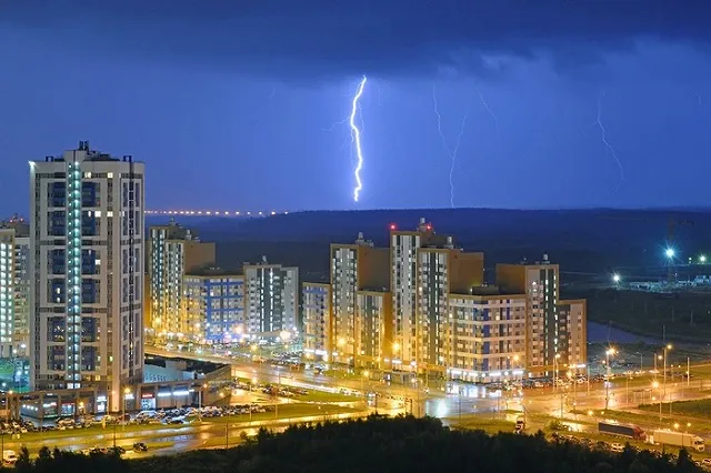 Екатеринбург накрыло мощной грозой. Разбираем последствия непогоды