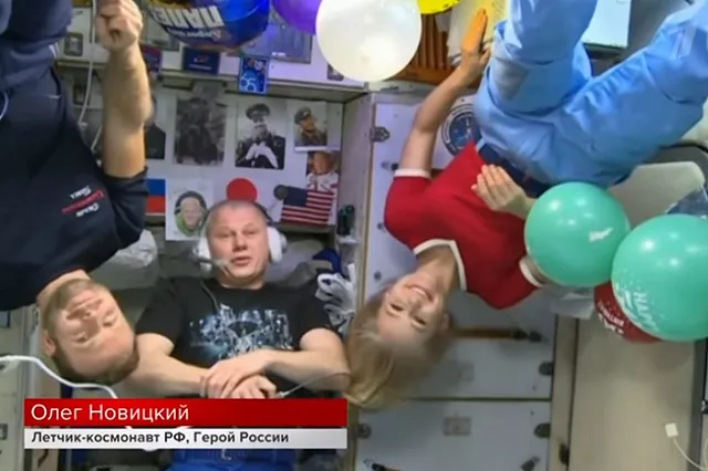 Корабль с первым в мире киноэкипажем вернулся на Землю