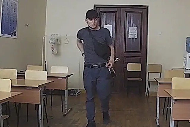 Неизвестный с бутылкой пива в руках обокрал екатеринбургский детский центр