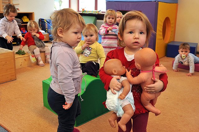 Бывший слесарь из Первоуральска освоил работу воспитателя детского сада