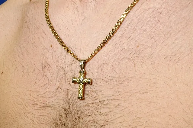 Пьяный тагильчанин проглотил золотую цепочку, чтобы сохранить награбленное