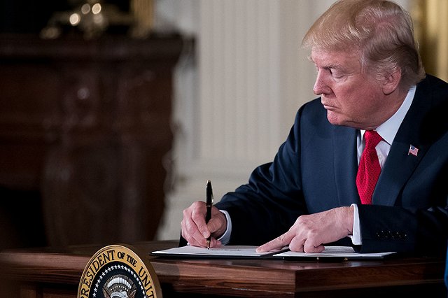 Трамп объявил режим ЧП в США из-за распространения наркотиков