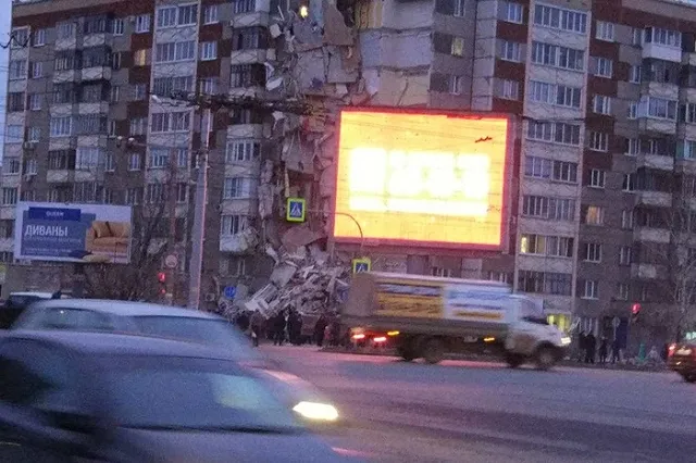 Ижевскую школу, куда эвакуировали жителей обрушившегося дома,"заминировали"