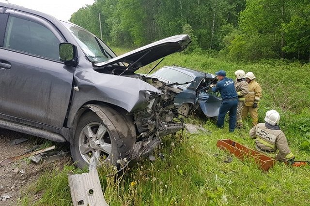 В Свердловской области в ДТП погибли два человека, ещё четверо серьёзно пострадали