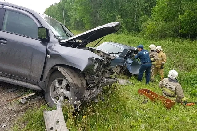 В Свердловской области в ДТП погибли два человека, ещё четверо серьёзно пострадали