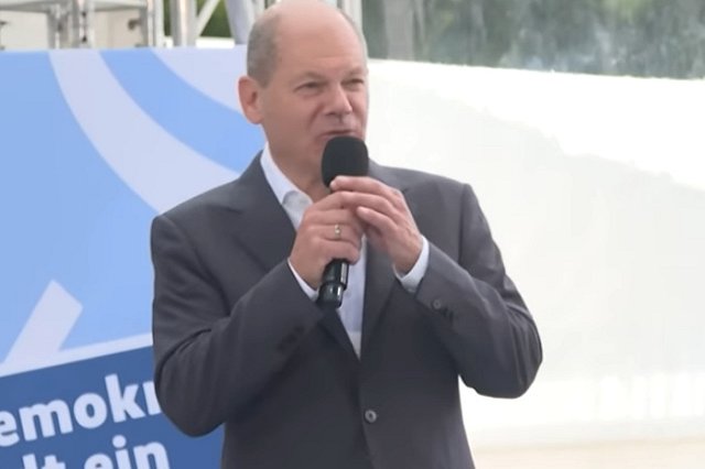 Шольц заявил, что обещал Путину «невступление Украины в НАТО еще 30 лет»