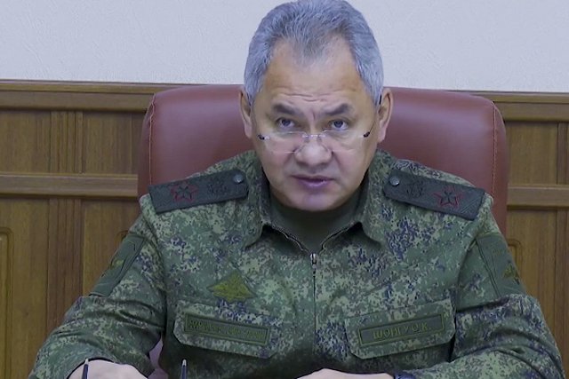 Шойгу провел совещание по вопросам увеличения численности ВС России