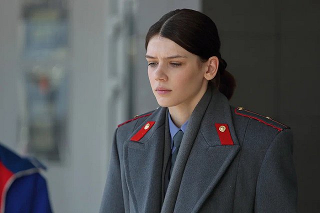 «Интернета не было, а подростковые банды — были». Депутат Госдумы заступился за скандальный сериал